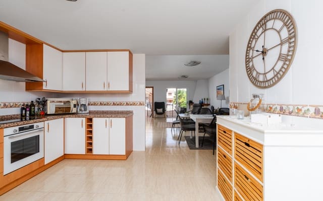 6 bedroom Townhouse for sale in Monte y Mar, Santa Pola with pool - € 349,000 (Ref: 9136176)