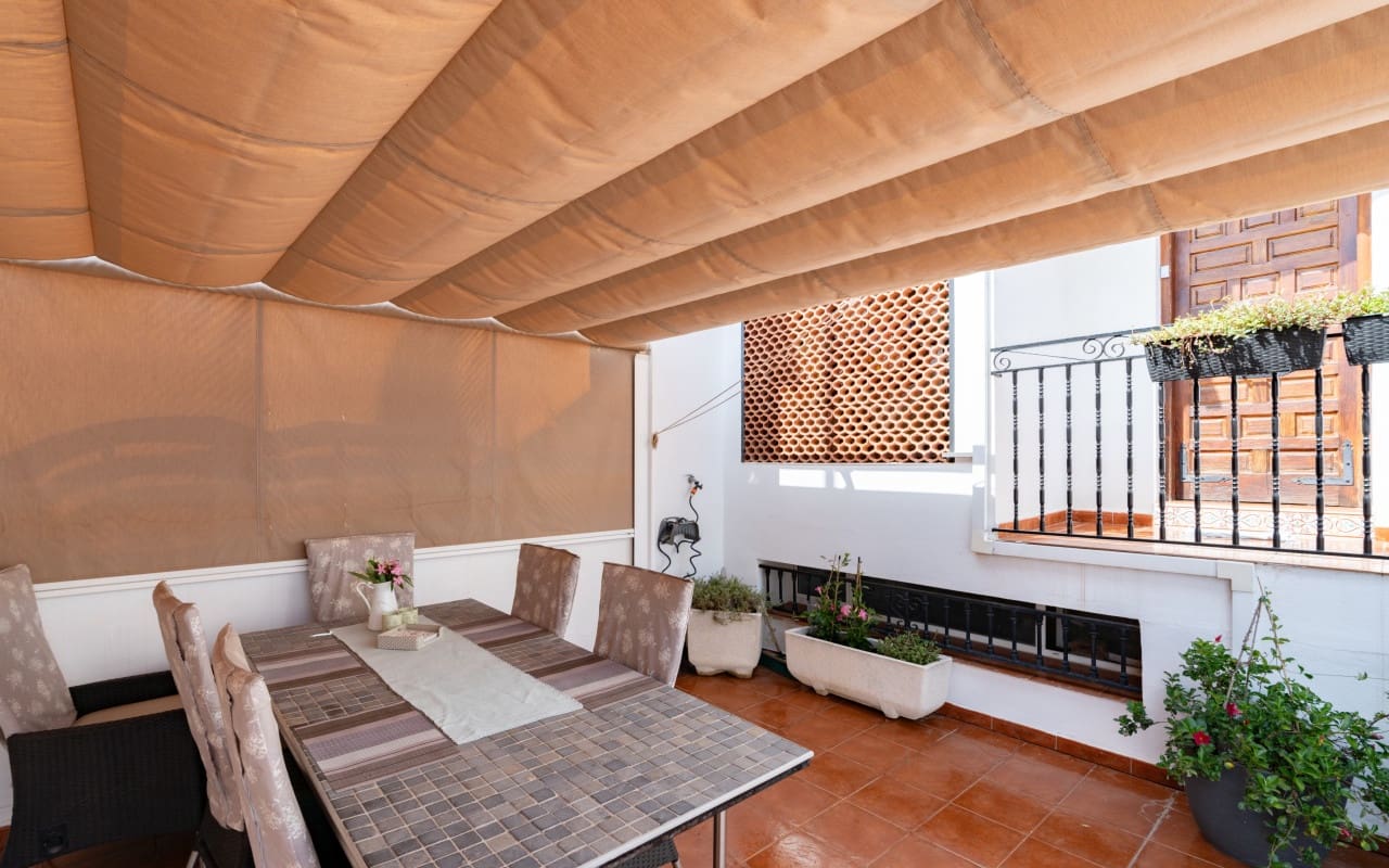 6 soveværelse Byhus til salg i Gran Alacant med swimmingpool - € 349.000 (Ref: 9136176)