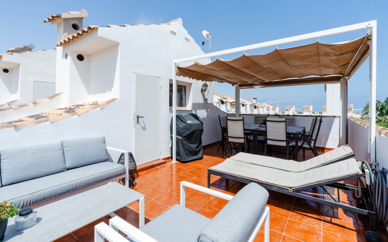 6 soveværelse Byhus til salg i Gran Alacant med swimmingpool - € 349.000 (Ref: 9136176)