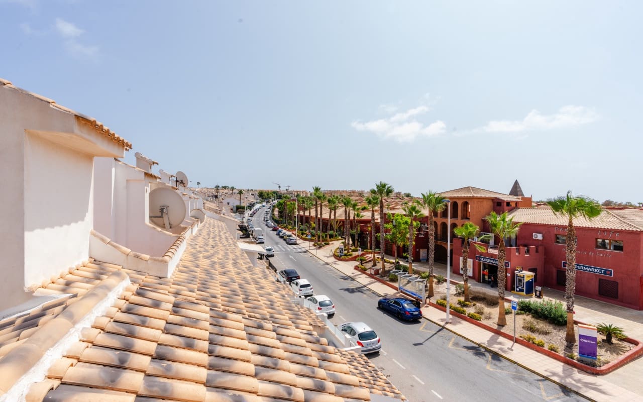 6 soveværelse Byhus til salg i Gran Alacant med swimmingpool - € 349.000 (Ref: 9136176)