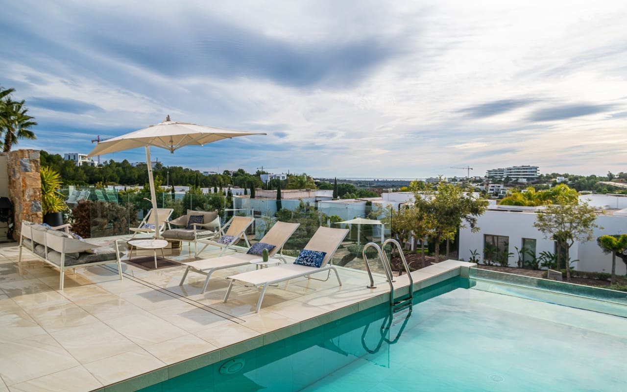 4 quarto Moradia para venda em Las Colinas Golf com piscina - 950 000 € (Ref: 9136186)