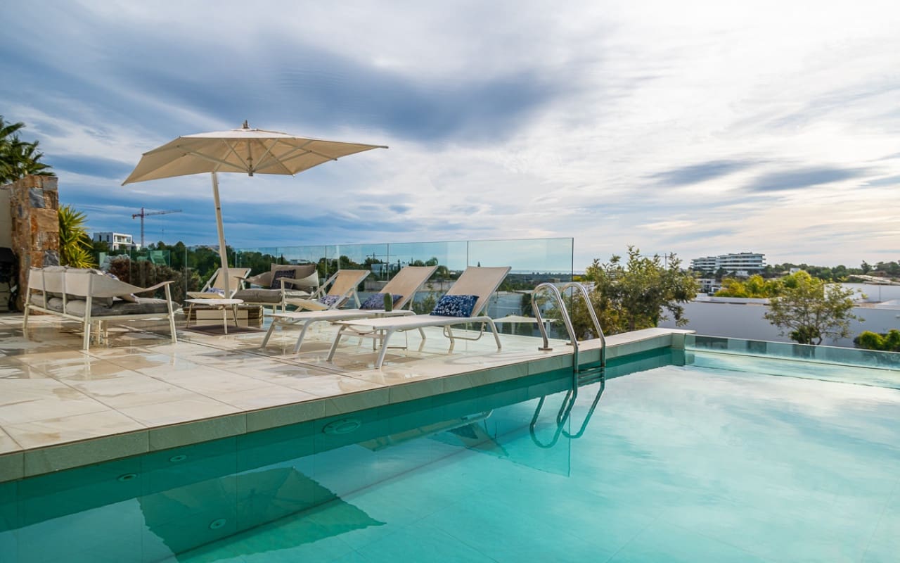 4 quarto Moradia para venda em Las Colinas Golf com piscina - 950 000 € (Ref: 9136186)