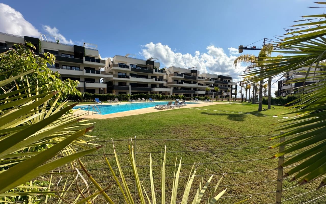2 soverom Penthouse til salgs i Playa Flamenca med svømmebasseng - € 595 000 (Ref: 9136187)