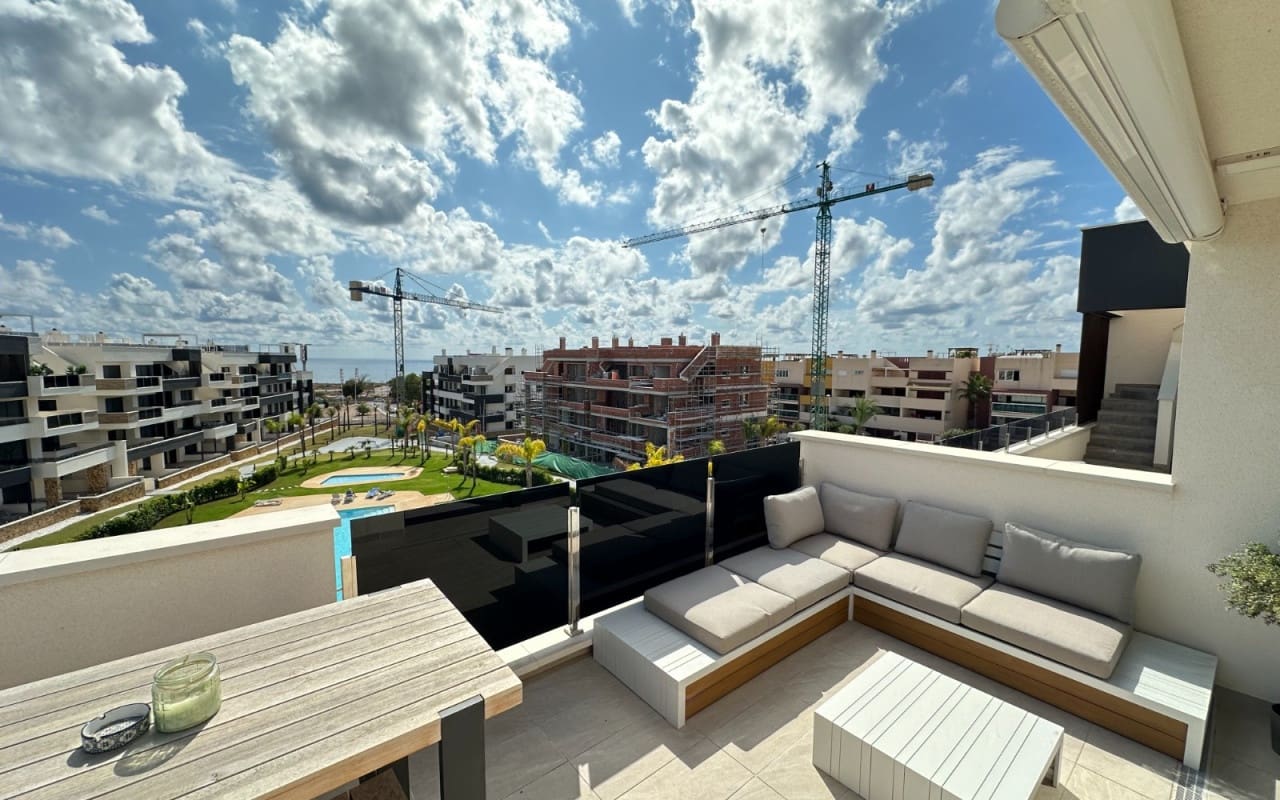 2 soverom Penthouse til salgs i Playa Flamenca med svømmebasseng - € 595 000 (Ref: 9136187)