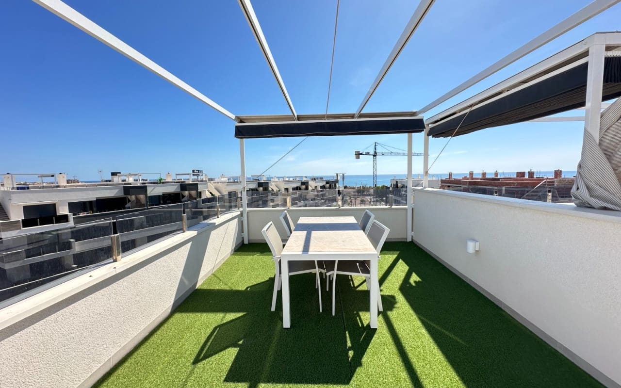 2 soverom Penthouse til salgs i Playa Flamenca med svømmebasseng - € 595 000 (Ref: 9136187)