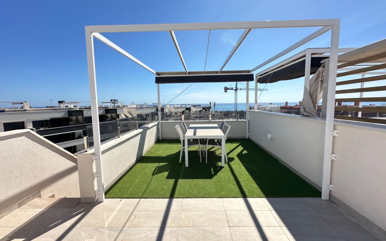 2 soverom Penthouse til salgs i Playa Flamenca med svømmebasseng - € 595 000 (Ref: 9136187)