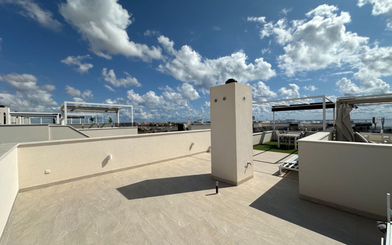 2 soverom Penthouse til salgs i Playa Flamenca med svømmebasseng - € 595 000 (Ref: 9136187)