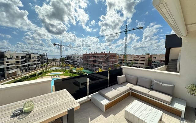 2 soverom Penthouse til salgs i Playa Flamenca, Orihuela med svømmebasseng - € 595 000 (Ref: 9136187)