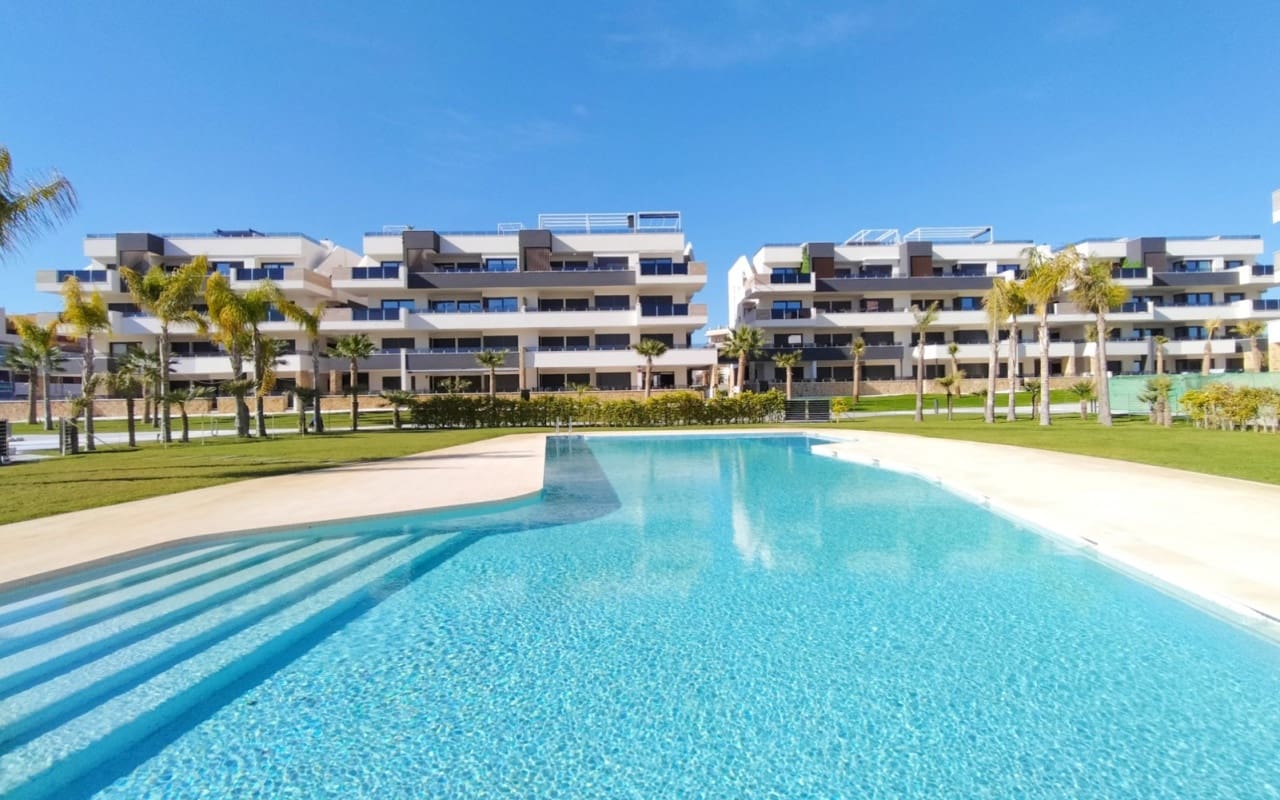 2 soverom Penthouse til salgs i Playa Flamenca med svømmebasseng - € 595 000 (Ref: 9136187)