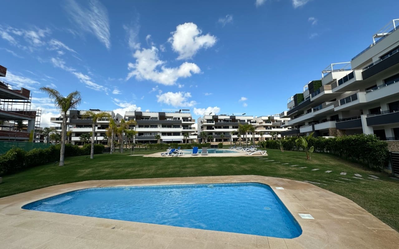 2 soverom Penthouse til salgs i Playa Flamenca med svømmebasseng - € 595 000 (Ref: 9136187)