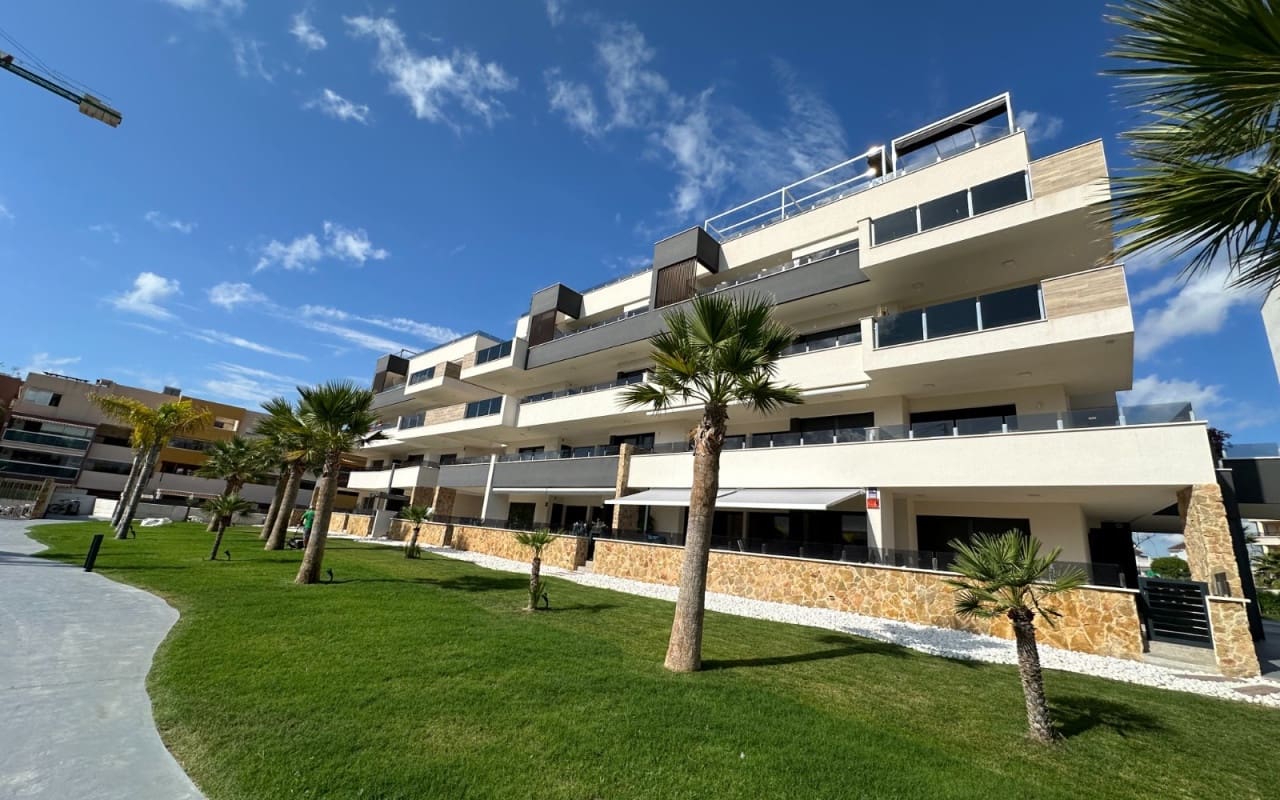 2 soverom Penthouse til salgs i Playa Flamenca med svømmebasseng - € 595 000 (Ref: 9136187)