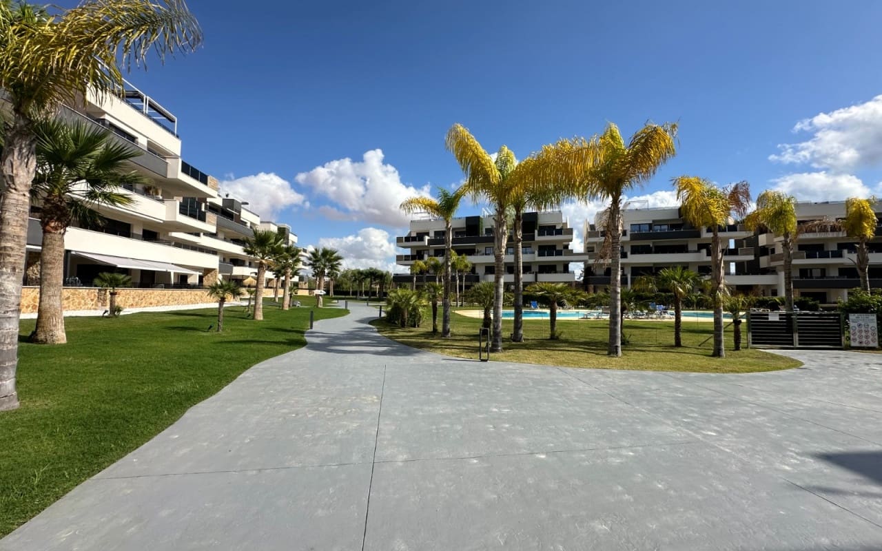 2 soverom Penthouse til salgs i Playa Flamenca med svømmebasseng - € 595 000 (Ref: 9136187)