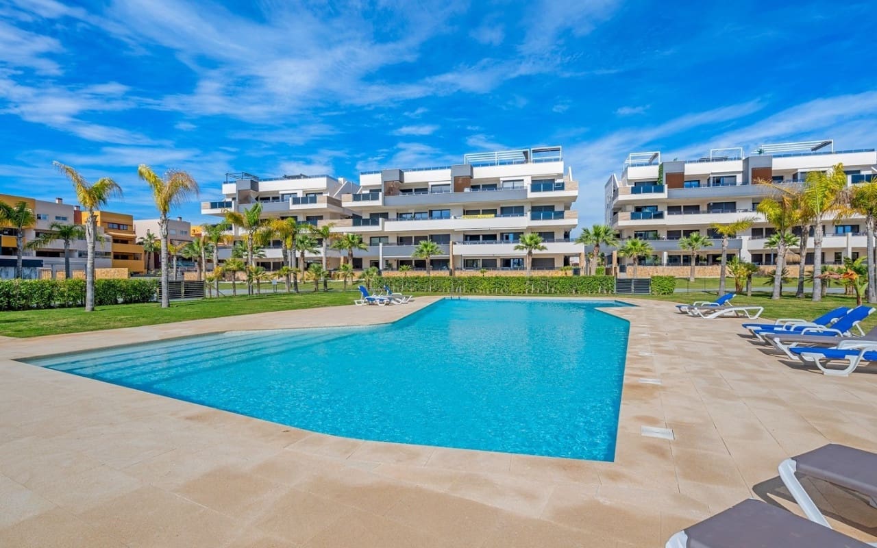 2 soverom Penthouse til salgs i Playa Flamenca med svømmebasseng - € 595 000 (Ref: 9136187)