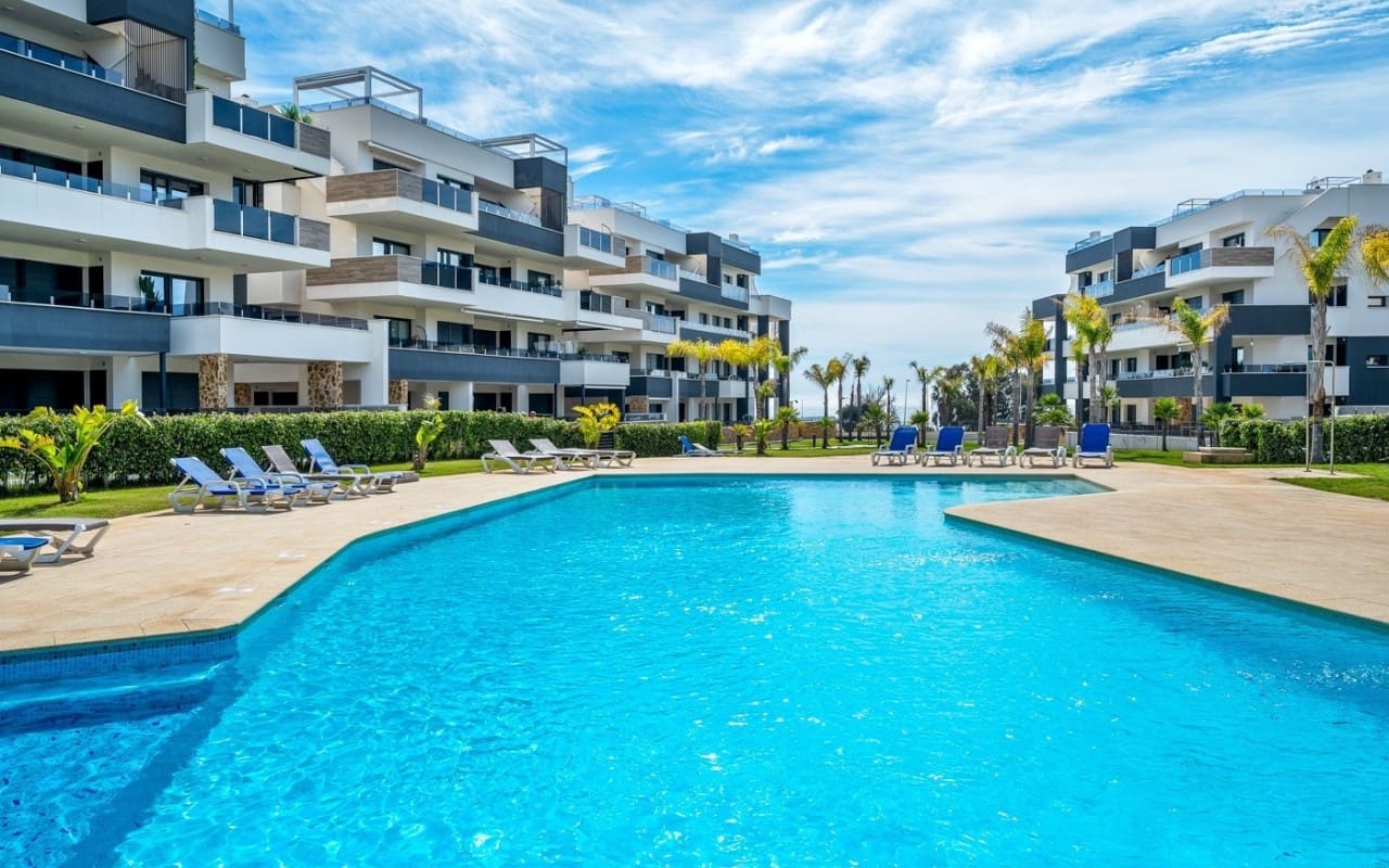 2 soverom Penthouse til salgs i Playa Flamenca med svømmebasseng - € 595 000 (Ref: 9136187)