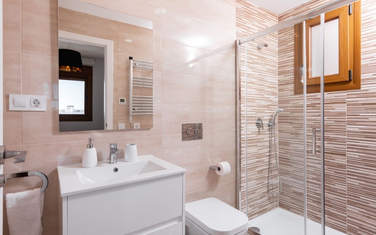 3 makuuhuone Huoneisto myytävänä paikassa Orihuela Costa mukana uima-altaan - 325 000 € (Ref: 9136208)