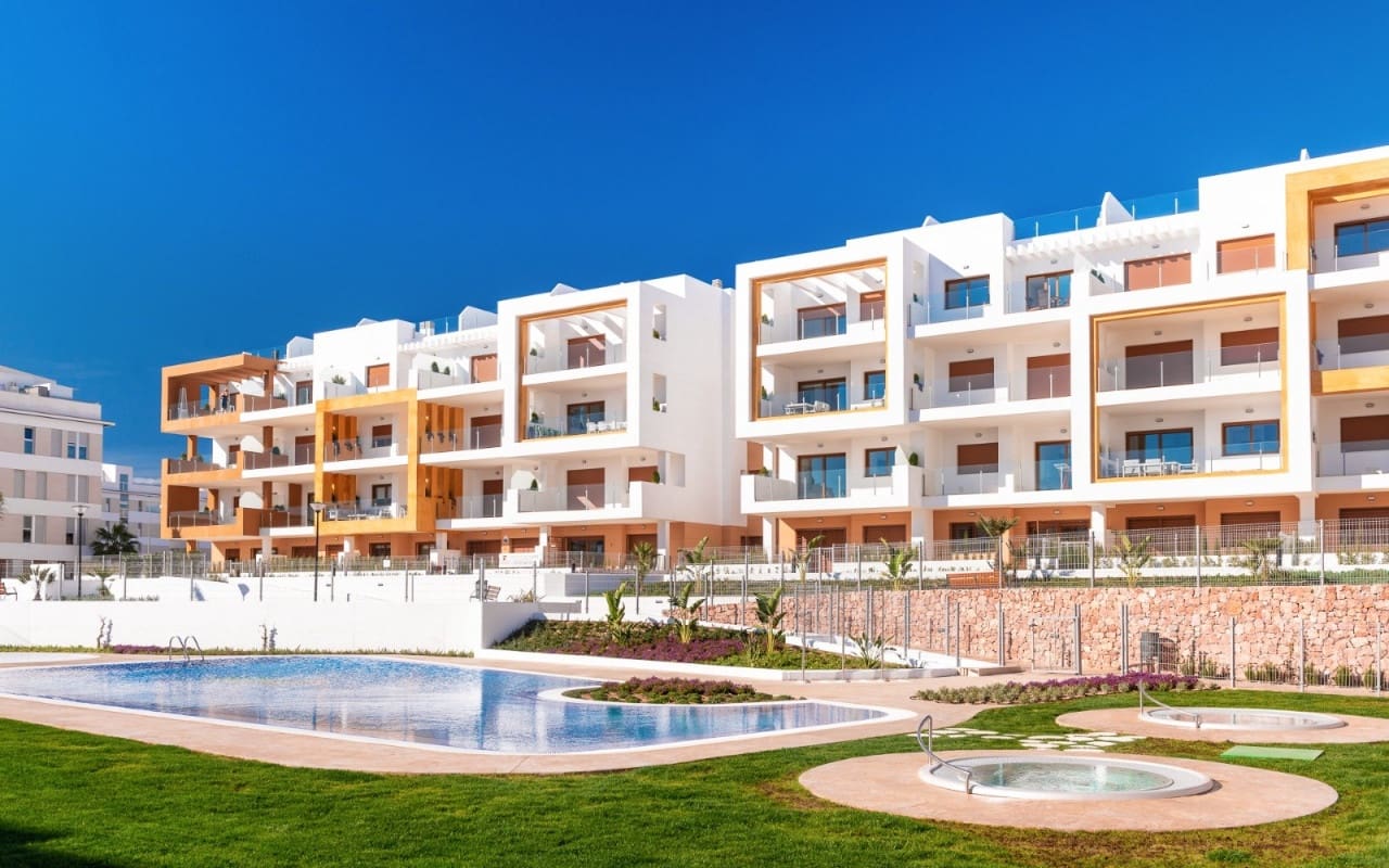 3 makuuhuone Huoneisto myytävänä paikassa Orihuela Costa mukana uima-altaan - 325 000 € (Ref: 9136208)