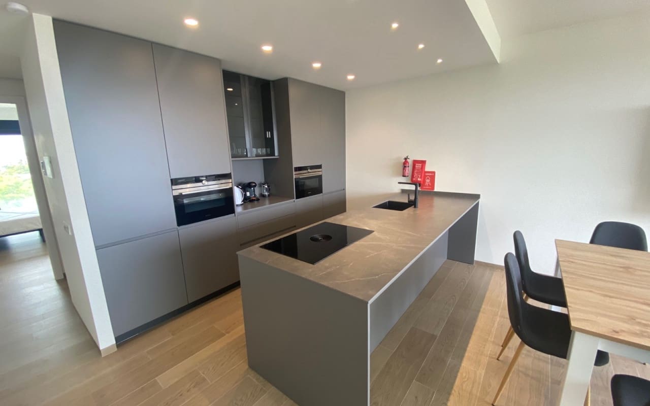 Apartamento de 2 habitaciones en Las Colinas Golf en venta con piscina - 475.000 € (Ref: 9136211)