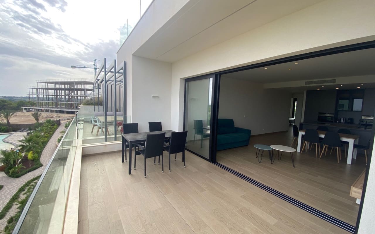 Apartamento de 2 habitaciones en Las Colinas Golf en venta con piscina - 475.000 € (Ref: 9136211)