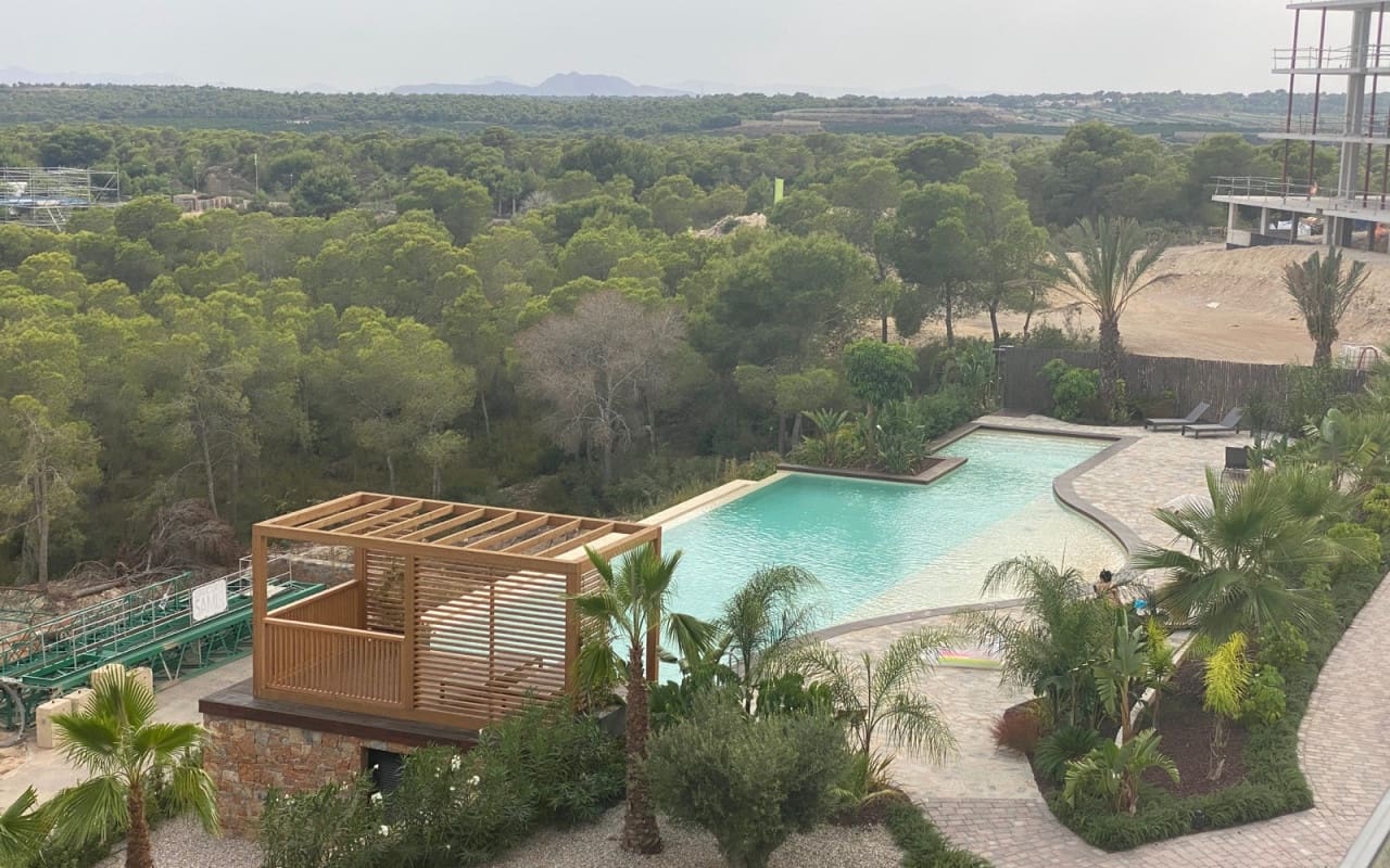 Apartamento de 2 habitaciones en Las Colinas Golf en venta con piscina - 475.000 € (Ref: 9136211)