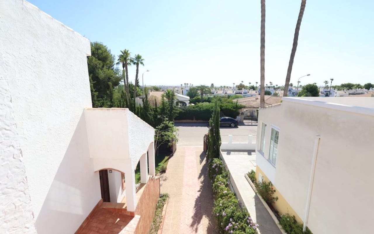 4 bedroom Villa for sale in Villamartin - € 699,000 (Ref: 9148208)