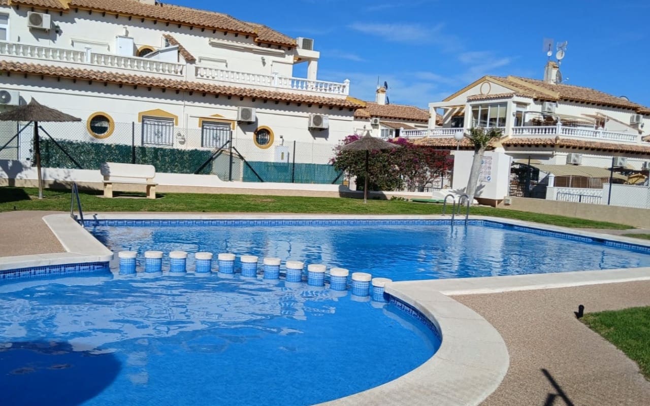 3 soverom Hus til salgs i Orihuela Costa med svømmebasseng - € 291 900 (Ref: 9148209)