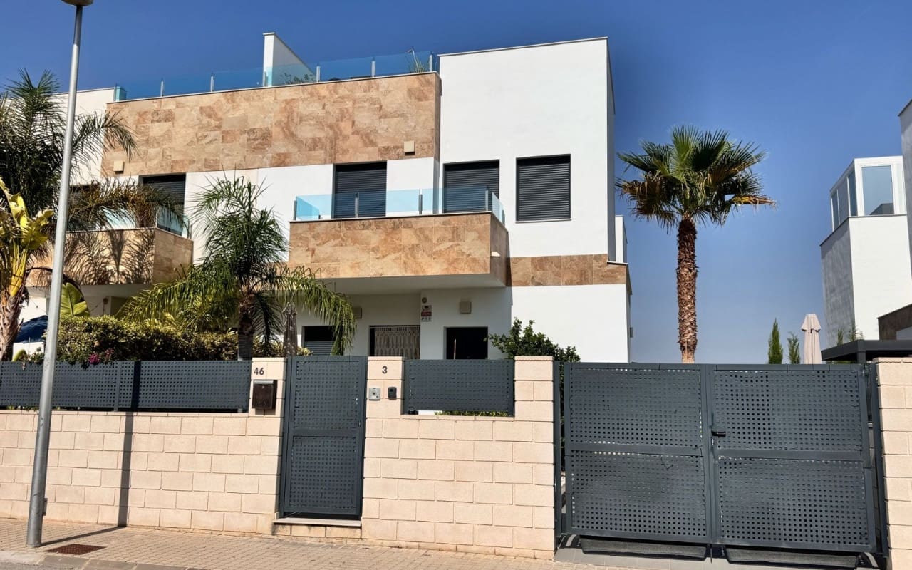 2 bedroom Townhouse for sale in Polop with pool - € 330,000 (Ref: 9170056)