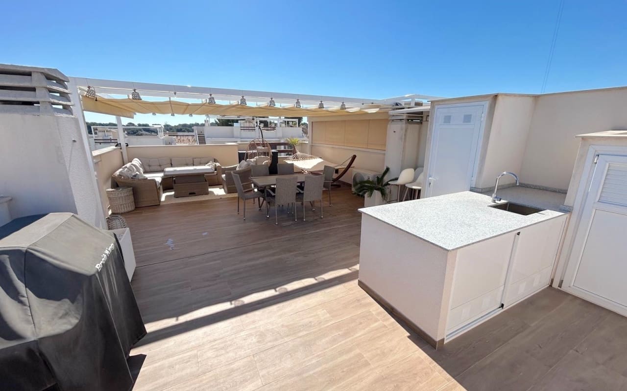 2 makuuhuone Huoneisto myytävänä paikassa Torrevieja mukana uima-altaan - 299 000 € (Ref: 9170321)