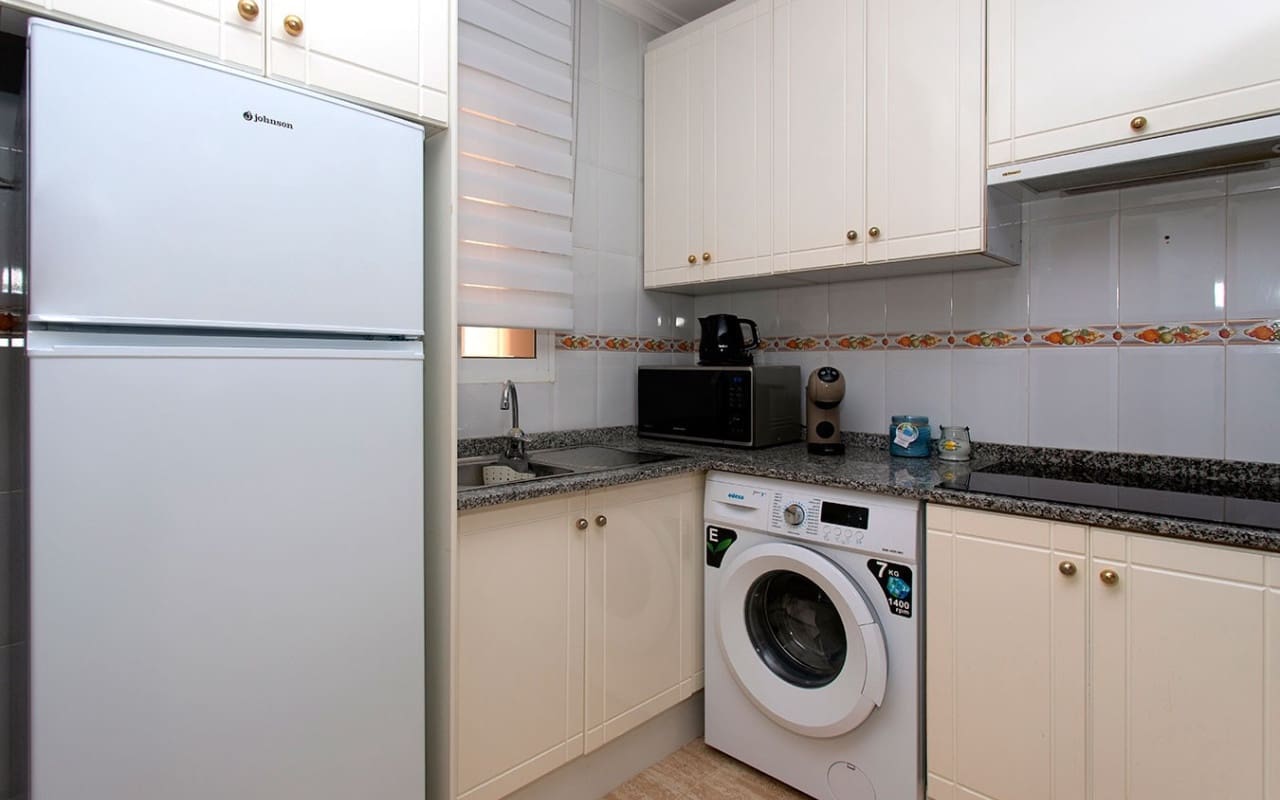 3 soverom Leilighet til leie i Torrevieja med svømmebasseng - € 800 (Ref: 9175683)