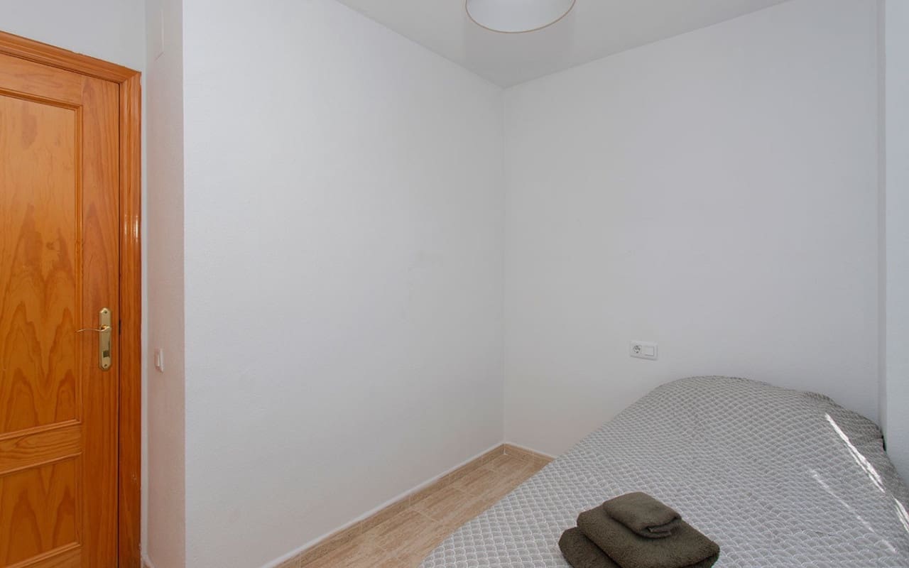 3 soverom Leilighet til leie i Torrevieja med svømmebasseng - € 800 (Ref: 9175683)