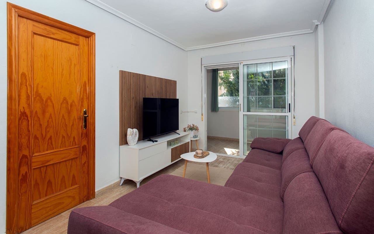 3 soverom Leilighet til leie i Torrevieja med svømmebasseng - € 800 (Ref: 9175683)