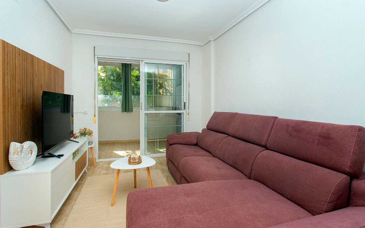 3 soverom Leilighet til leie i Torrevieja med svømmebasseng - € 800 (Ref: 9175683)