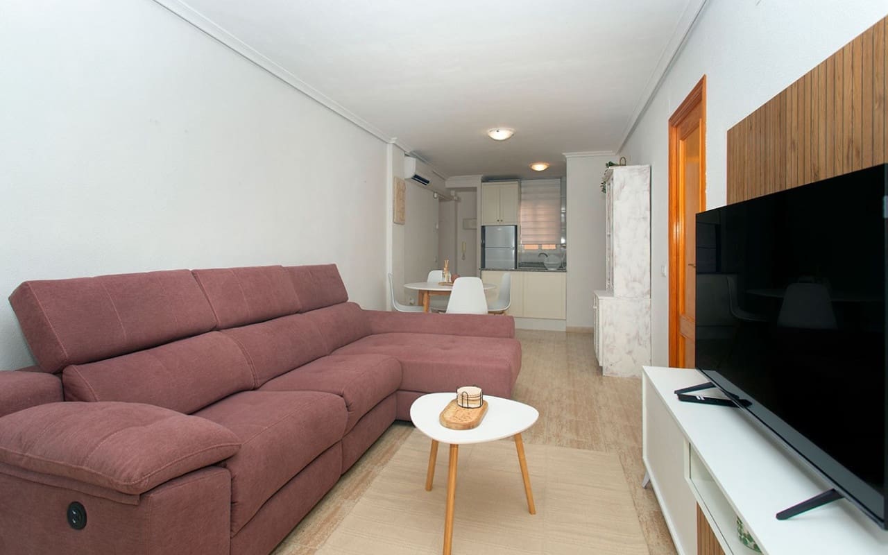 3 soverom Leilighet til leie i Torrevieja med svømmebasseng - € 800 (Ref: 9175683)