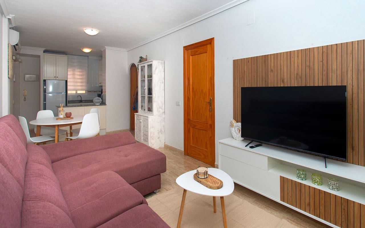 3 soverom Leilighet til leie i Torrevieja med svømmebasseng - € 800 (Ref: 9175683)