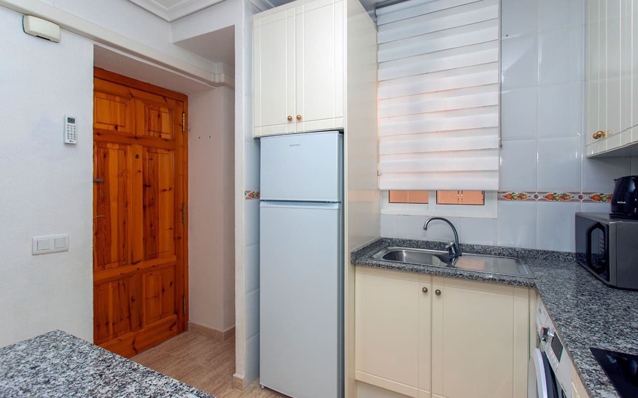 3 soverom Leilighet til leie i Torrevieja med svømmebasseng - € 800 (Ref: 9175683)