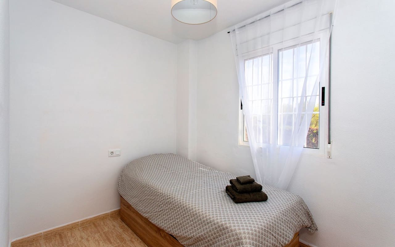 3 soverom Leilighet til leie i Torrevieja med svømmebasseng - € 800 (Ref: 9175683)