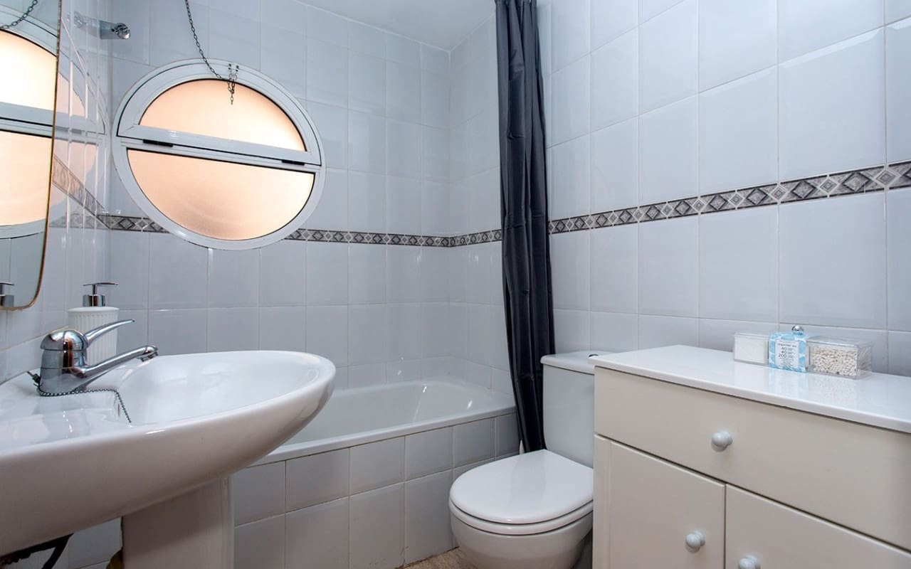 3 soverom Leilighet til leie i Torrevieja med svømmebasseng - € 800 (Ref: 9175683)