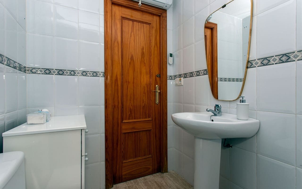 3 soverom Leilighet til leie i Torrevieja med svømmebasseng - € 800 (Ref: 9175683)