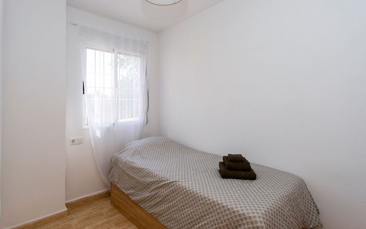 3 soverom Leilighet til leie i Torrevieja med svømmebasseng - € 800 (Ref: 9175683)