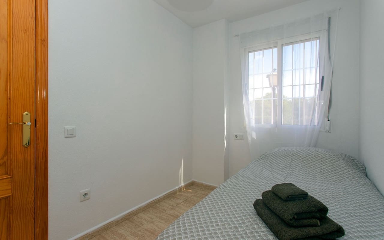 3 soverom Leilighet til leie i Torrevieja med svømmebasseng - € 800 (Ref: 9175683)