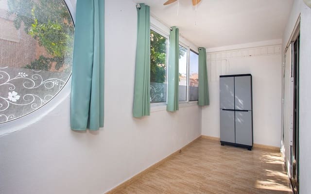 3 soverom Leilighet til leie i El Chaparral, Torrevieja med svømmebasseng - € 800 (Ref: 9175683)