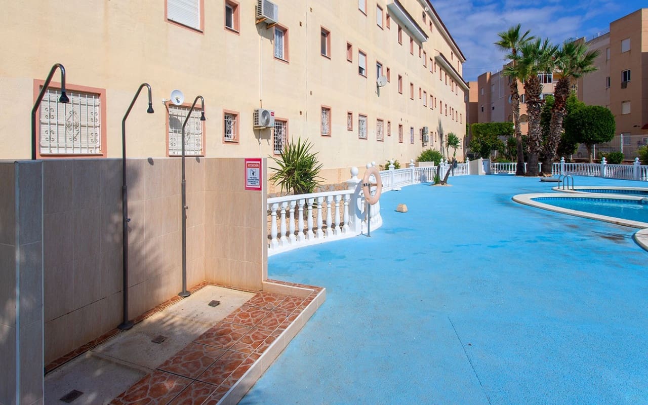 3 soverom Leilighet til leie i Torrevieja med svømmebasseng - € 800 (Ref: 9175683)