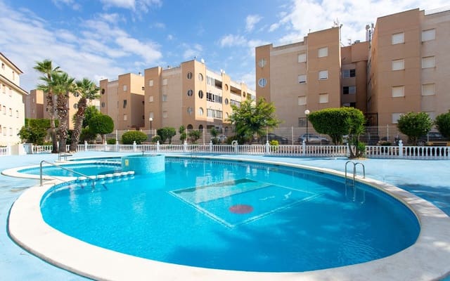 3 soverom Leilighet til leie i El Chaparral, Torrevieja med svømmebasseng - € 800 (Ref: 9175683)