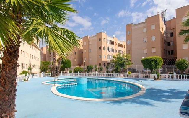 3 soverom Leilighet til leie i El Chaparral, Torrevieja med svømmebasseng - € 800 (Ref: 9175683)