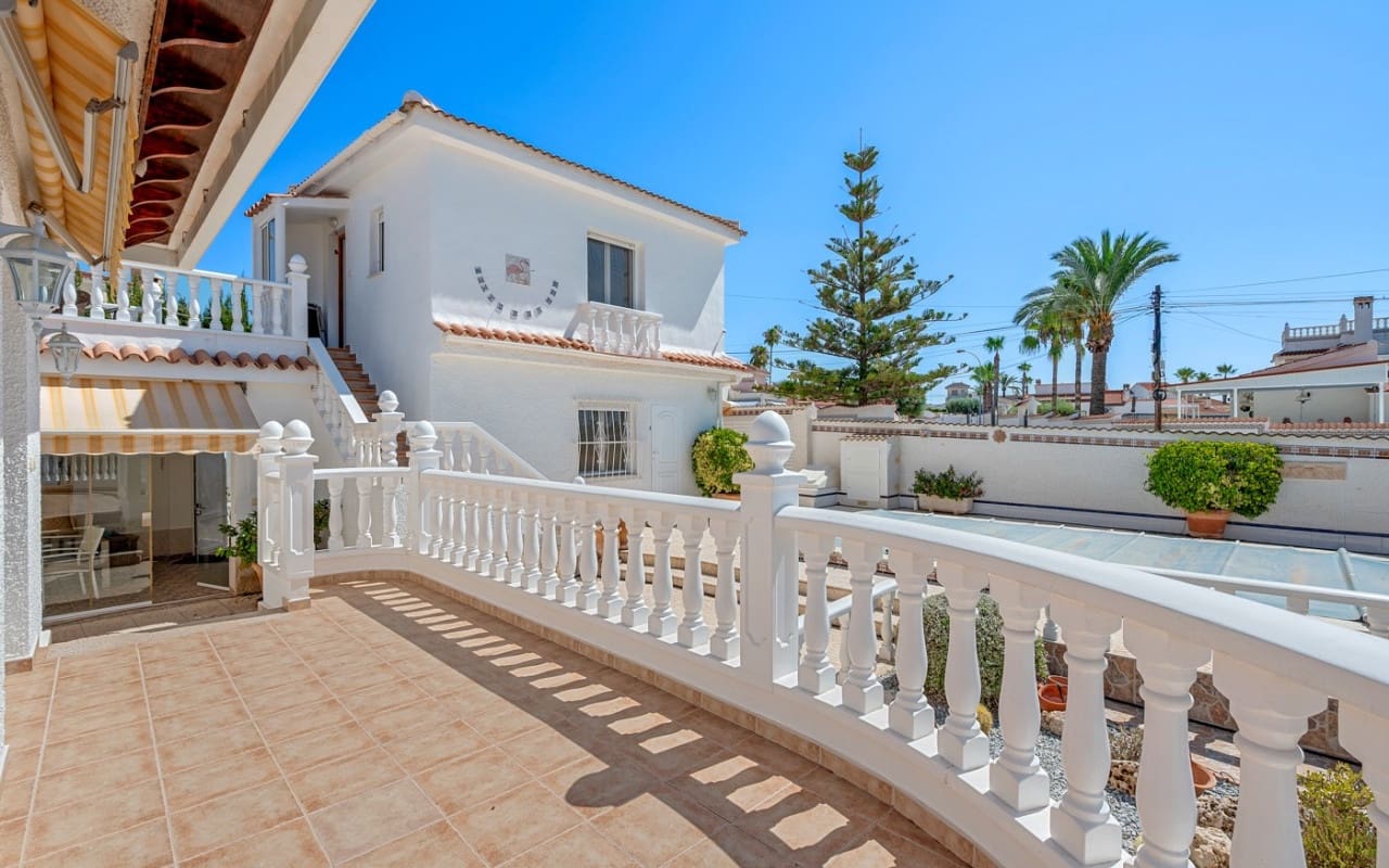 3 slaapkamer Villa te koop in Ciudad Quesada met zwembad - € 490.000 (Ref: 9175908)