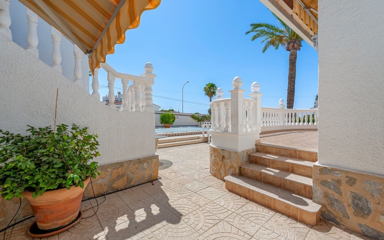 3 slaapkamer Villa te koop in Ciudad Quesada met zwembad - € 490.000 (Ref: 9175908)