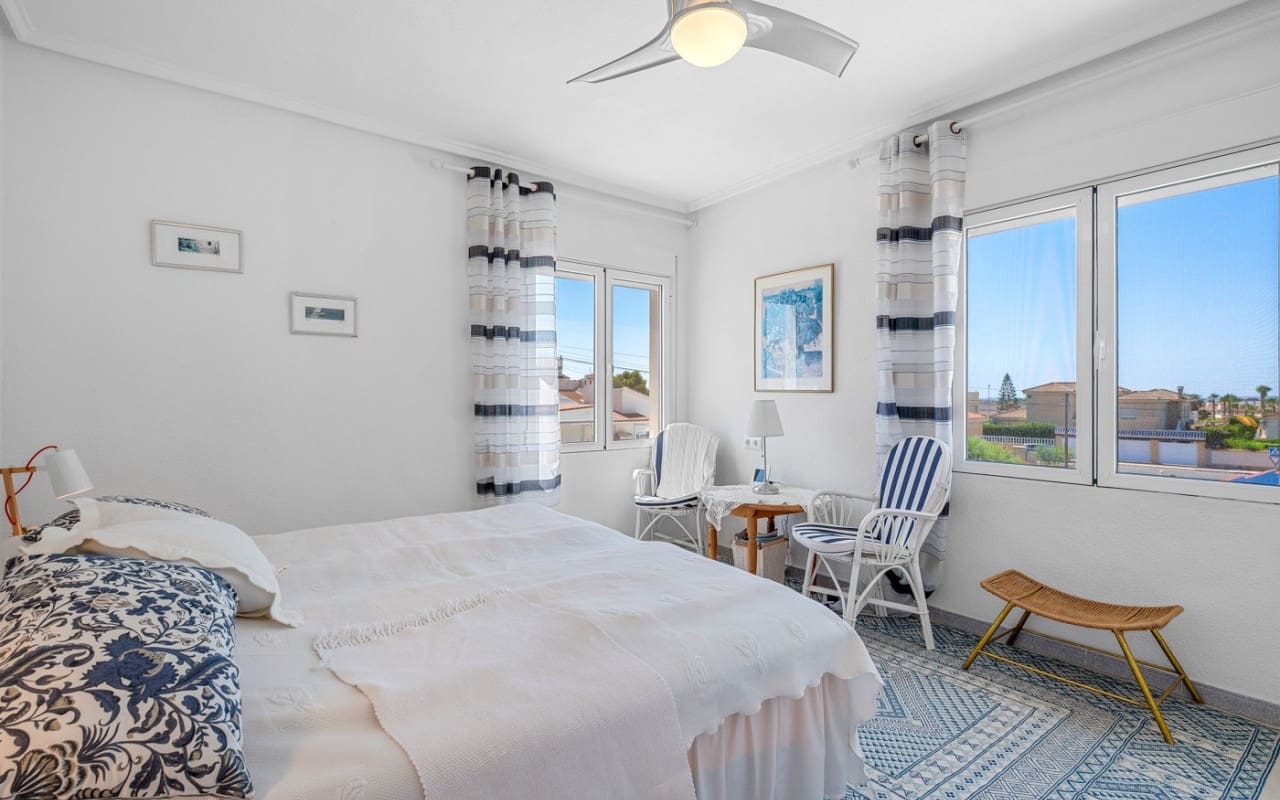 3 slaapkamer Villa te koop in Ciudad Quesada met zwembad - € 490.000 (Ref: 9175908)