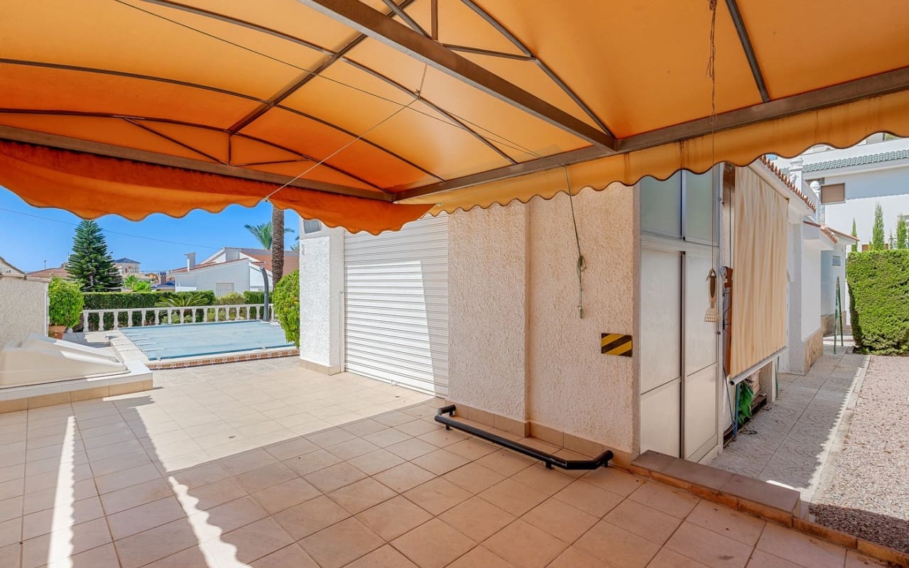 3 slaapkamer Villa te koop in Ciudad Quesada met zwembad - € 490.000 (Ref: 9175908)