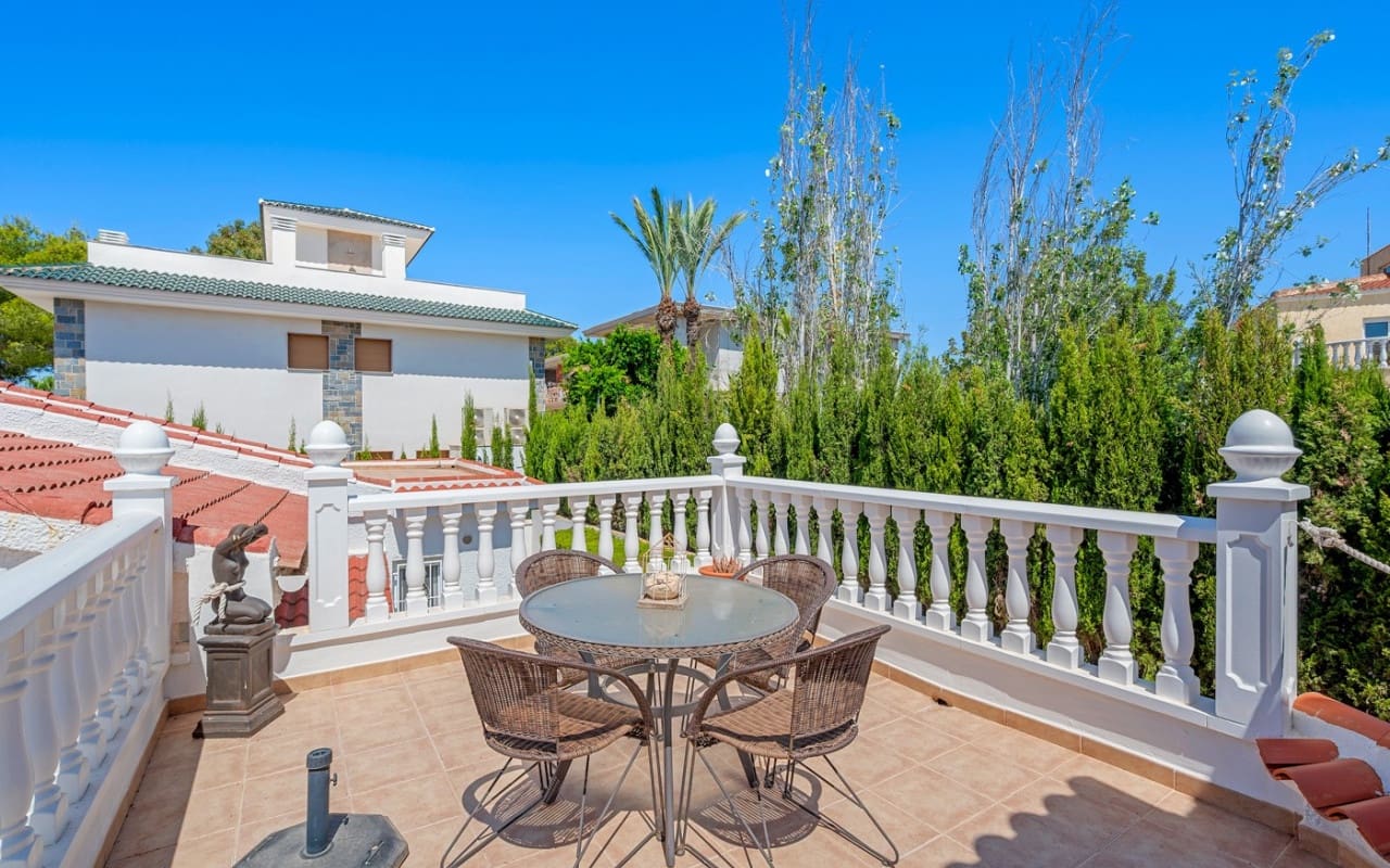 3 slaapkamer Villa te koop in Ciudad Quesada met zwembad - € 490.000 (Ref: 9175908)