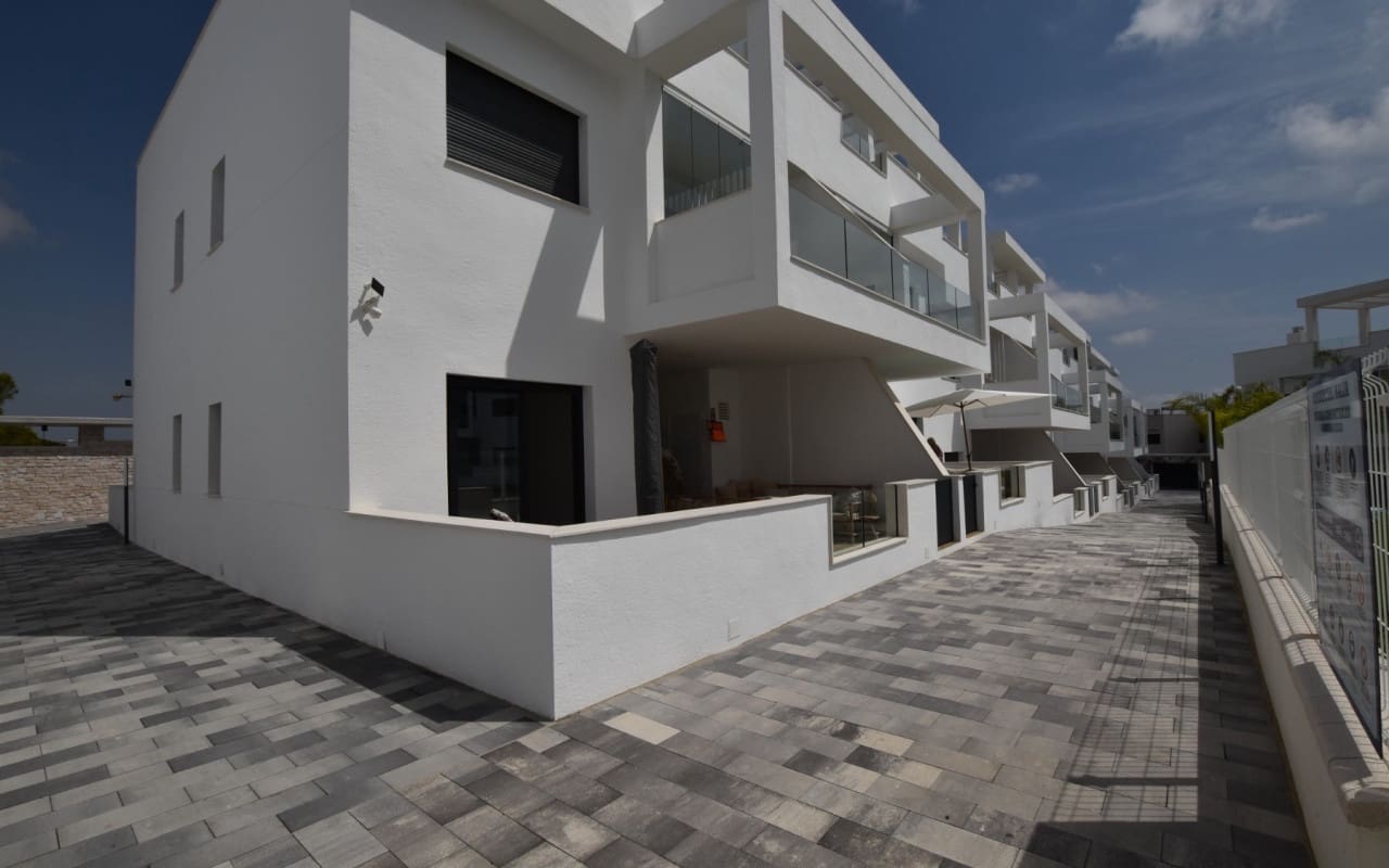 2 bedroom Apartment for sale in Los Balcones with pool - € 299,995 (Ref: 9175911)