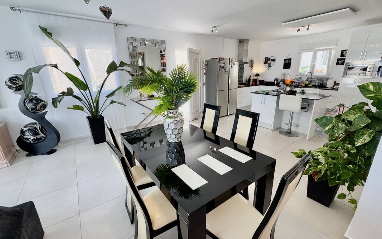 6 makuuhuone Huvila myytävänä paikassa Ciudad Quesada mukana uima-altaan - 685 000 € (Ref: 9185996)